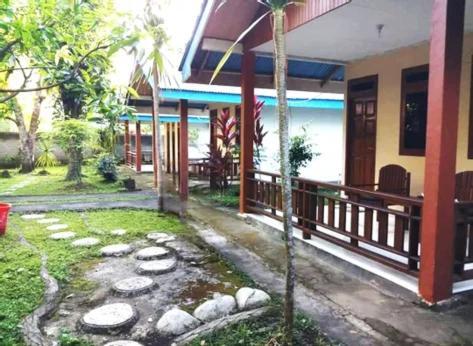 Tangkoko Macaca Hotell Rinondoran Exteriör bild